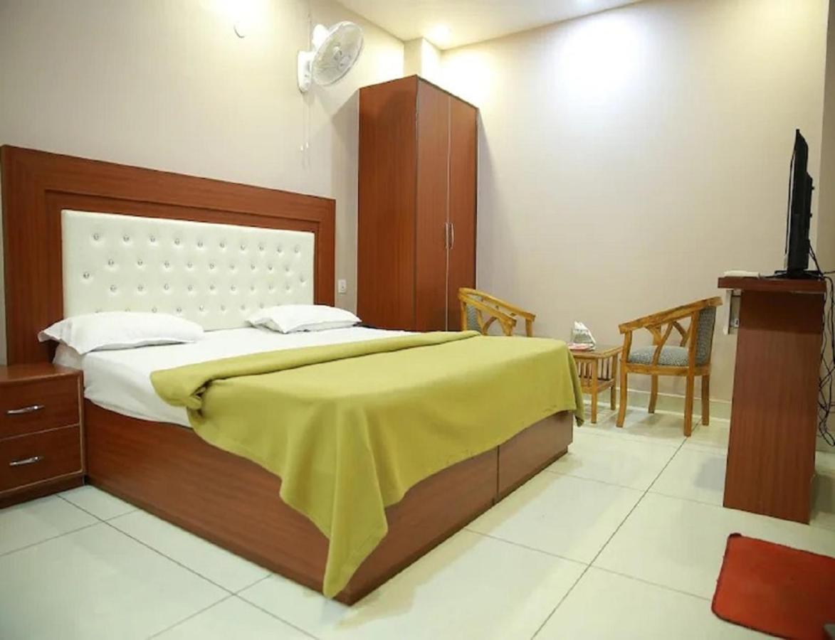 Hotel Kings, Rohtak エクステリア 写真