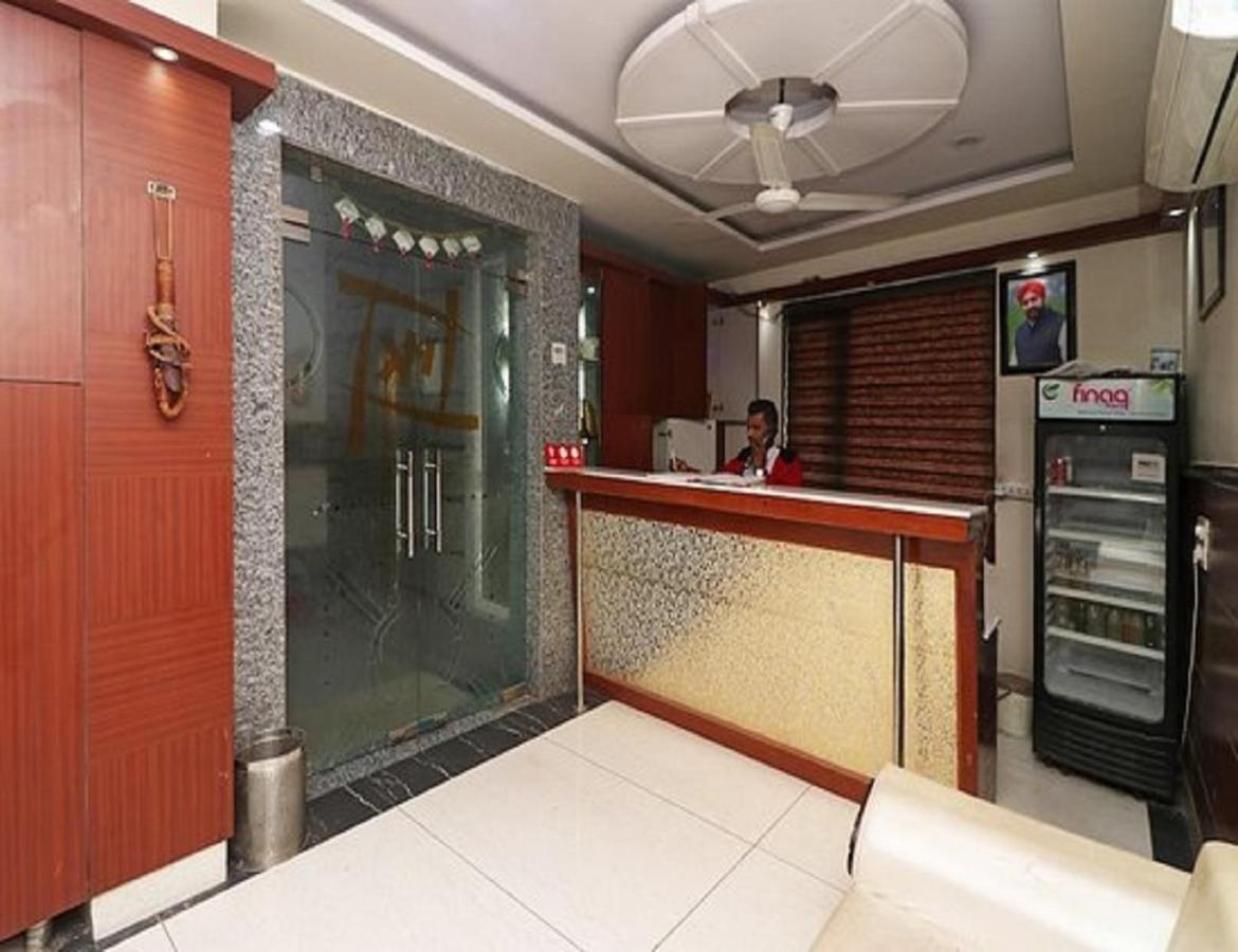 Hotel Kings, Rohtak エクステリア 写真